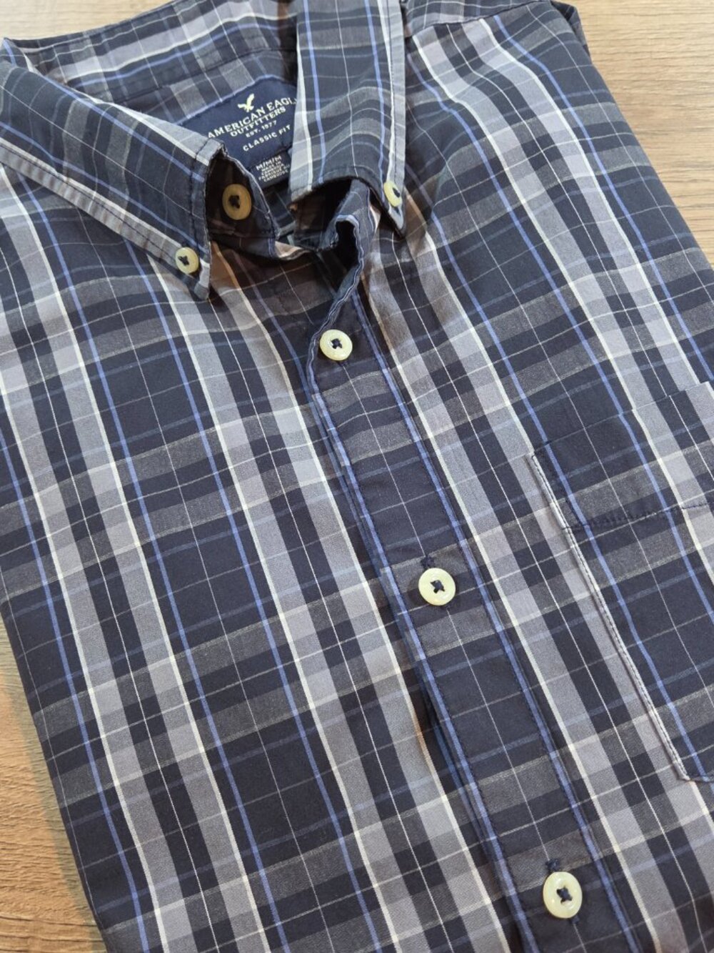 American Eagle Classic Fit Plaid Button Down Shirt Men's Med Gray Blue Long Sl